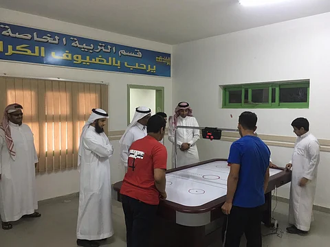 في بادرة هي الأولى.. متوسطة بالرياض تطلق بطولة "هوكي" للمكفوفين