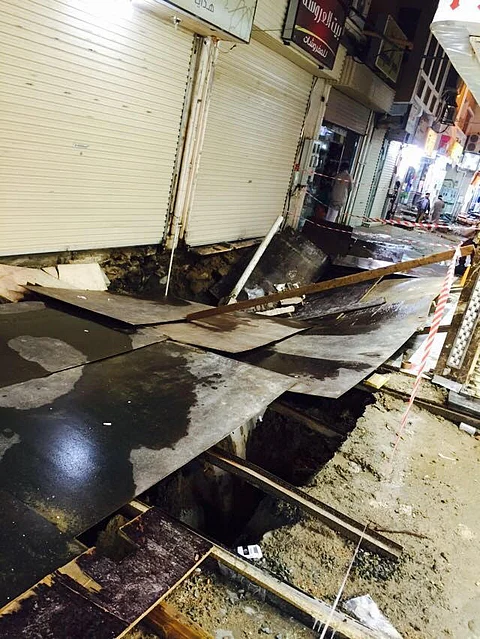 شاهد: انهيارات تُفاجئ محال سوق البلد بالطائف .. "أمطار كاشفة لهشاشة التنفيذ"