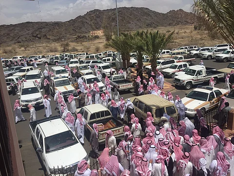 بالصور.. تشييع جثامين ضحايا حادث عسير الــ 15 بمركز الاثب