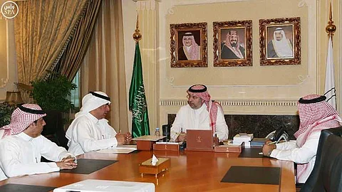 عبدالله بن مساعد لرئيس نادي الشباب: حريصون على كافة الأندية السعودية