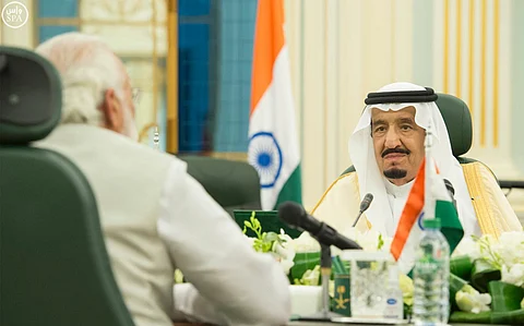 خادم الحرمين يشهد توقيع عدد من اتفاقيات التعاون بين المملكة والهند