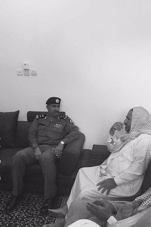 مدير شرطة عسير يتقدم جنازة "الأحمري"