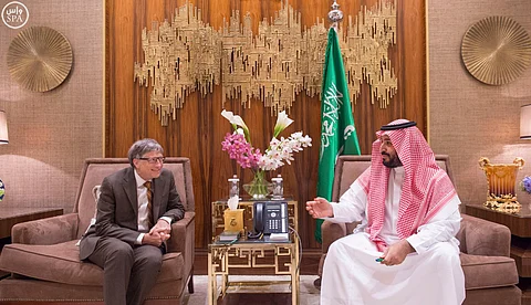 ولي ولي العهد يلتقي "بيل جيتس" لبحث مسارات تنسيق الجهود الخيرية العالمية