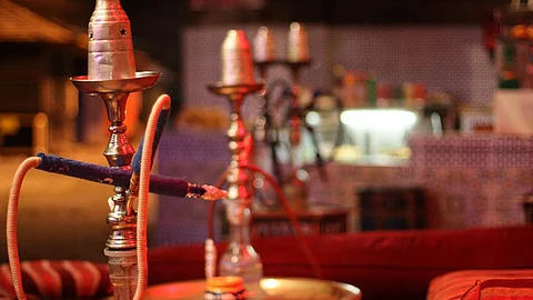 مستشار نفسي: القلق والاكتئاب والفراغ العاطفي عوامل تقود النساء "للشيشة"