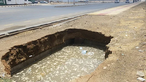 أمطار رنية.. أرصفة تنهار وخزانات مكشوفة تتربص بضحاياها