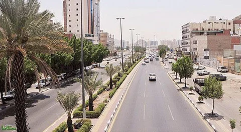 "سبق" تكشف تفاصيل القبض على رئيس بلدية ووسيط شريك
