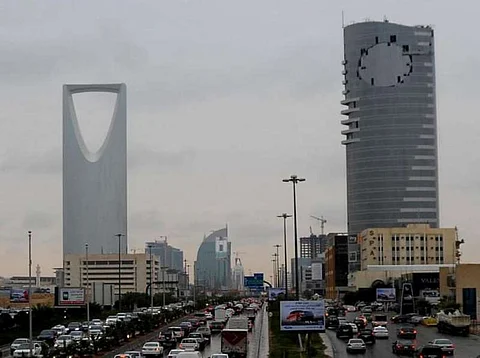 الإنذار المبكر ينبّه ويتوقّع: سحب رعدية بالرياض لـ 9 مساءً .. وأمطار بالشرقية غداً