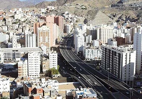 انتشال جثتَي أب وابنه سقطا بخزان مياه في منزل بالجموم