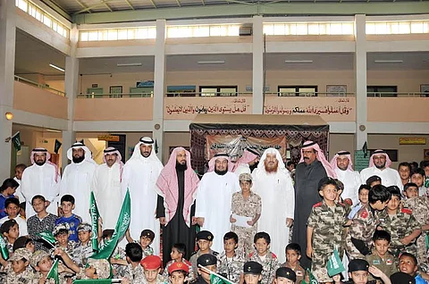 مدير "تعليم الجوف" يكرم ابن الشهيد "تركي الرويلي"