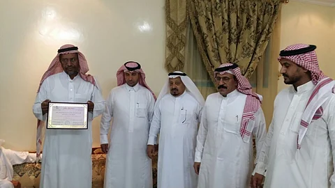 "صحي ثمالة" يكرم " خلف " بمناسبة تقاعده