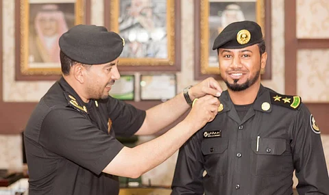 "العتيبي" يقلّد "الشنبري" رتبة ملازم أول بالطائف