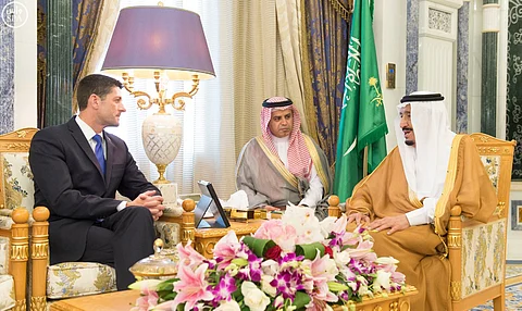 خادم الحرمين يستقبل رئيس مجلس النواب الأمريكي بقصر اليمامة