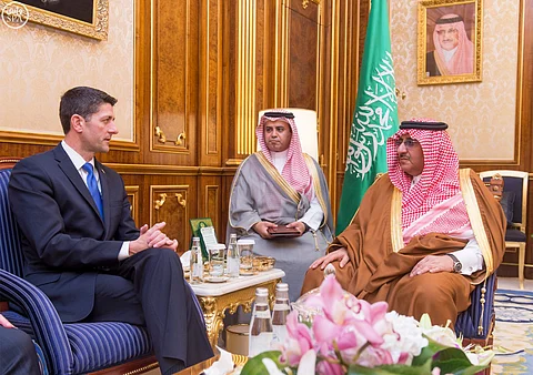 ولي العهد يستقبل بول راين ويبحث معه الموضوعات ذات الاهتمام المشترك