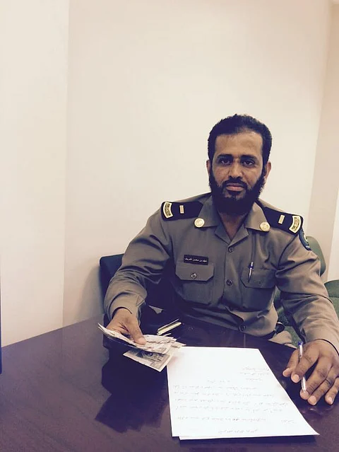 رجل أمن بالخرمة يعثر على 3 آلاف بصراف آلي