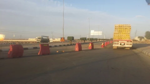 بالفيديو والصور.. البدء في إصلاح طريق شقراء الرياض تفاعلاً مع "سبق"