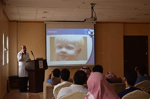 محاضرات طبية للعاملين في مركز التأهيل الشامل للذكور بالرياض