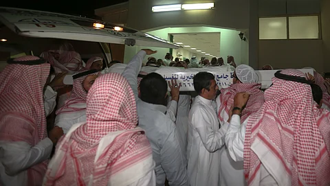 بالصور.. جموع غفيرة تشيِّع ضحية الحافلة المدرسية "نواف السلمي"