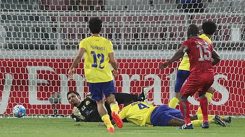 الدغيثر لـ"النصراويين" : انسوا البطولات مع لاعبي "القزع"!