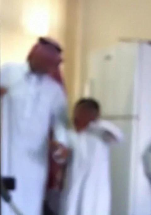 "تعليم الشرقية" تحقّق .. مدير مدرسة يضرب طالباً بـ "خيزران" والسبب "شرب الماء"