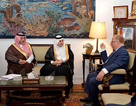 وزير الثقافة المصري يلتقي "الطريفي" ويكرّمه