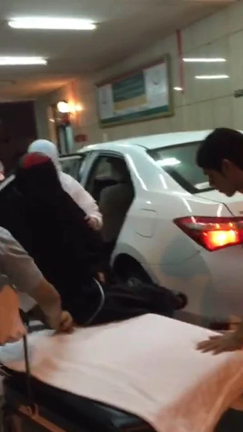 "الهلال الأحمر" بعسير يحقق في رفض نقل مواطنة مصابة بالجلطة في بيشة!