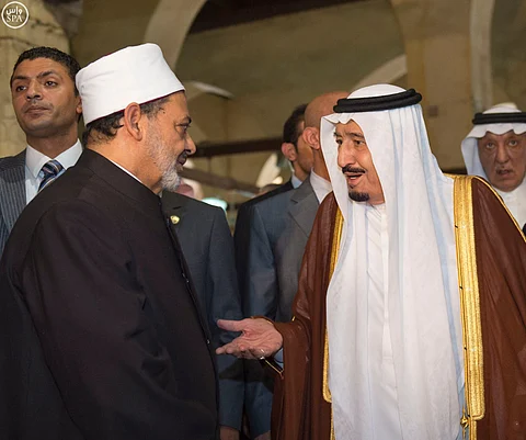 خادم الحرمين وشيخ الأزهر يدعوان الأمة العربية والإسلامية إلى الوحدة لمواجهة التحديات