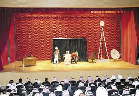 مخرجون وممثلون ومختصون: واقع المسرح السعودي "محزن" وتتسيده "الوساطات"