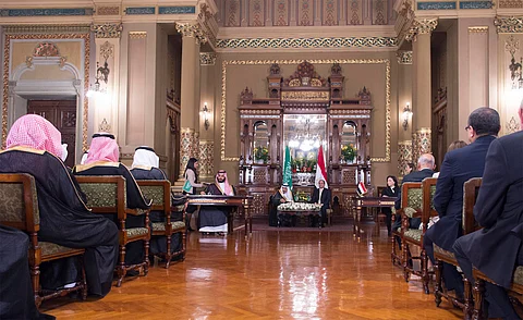 بالصور .. خادم الحرمين والرئيس المصري يشهدان توقيع 21 اتفاقية ومذكرة تفاهم بين البلدين .. تعرف عليها