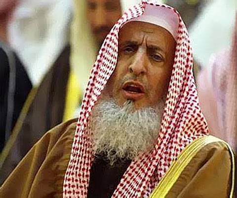 فيديو .."المفتي": قيادة المرأة السيارة أمر خطير يفتح أبواب الشرور .. مطلوبٌ ألا نقرّه