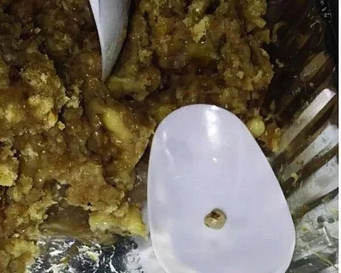 "أمانه مكة" تتابع شكوى مواطن عثر على ضرس بـشري في وجبة معـصوب