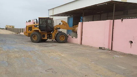 إزالة مخطط عشوائي على أراضٍ حكومية جنوب جدة