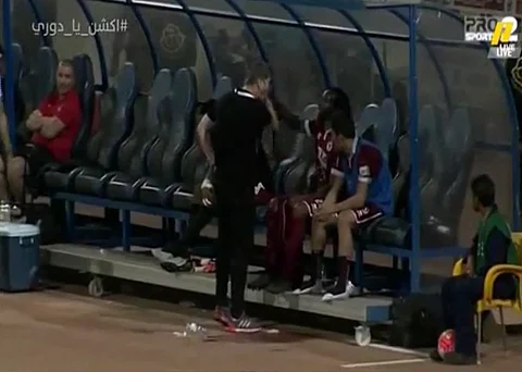 بالفيديو.. مدرب الفيصلي يطرد بالبوا لرفضه مصافحته عقب استبداله