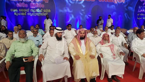 بالفيديو .. إمام الحرم المكي يرعى الحفل الختامي لحملة أعظم إنسان عرفته البشرية بالهند