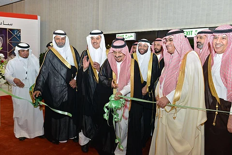 أمير الرياض رعى "الخريج والوظيفة" بمعهد الإدارة.. وافتتح "التوظيف".. وكرَّم "سبق"