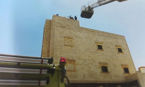 شاهد.. إنقاذ مقيم آسيوي من الانتحار في الأحساء