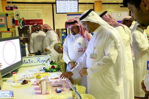 تدشين معرض "اهزم داء السكري" في مستشفى خالد للعيون