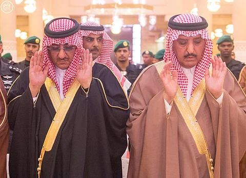 نائب الملك يؤدي صلاة الميت على "مشاعل بنت فيصل بن تركي الأول"