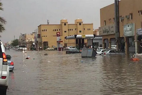 "مرور بريدة" يفتح الطرق التي أغرقتها الأمطار
