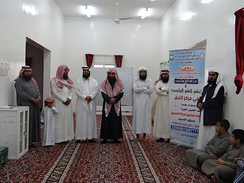 مدير أوقاف ظهران الجنوب يزور مشروع "تعليم العلم واجب"