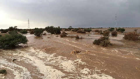 أمطار غزيرة على الخرمة.. وتحذير من سيول منقولة آتية مع وادي تربة