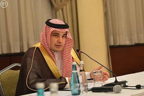 وزير الثقافة والإعلام يلتقي الوفد الإعلامي المرافق لخادم الحرمين الشريفين