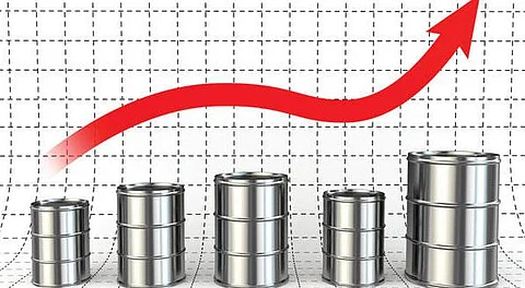أسعار النفط تقفز 4% بعد أنباء عن توافق سعودي روسي على قرارٍ التجميد