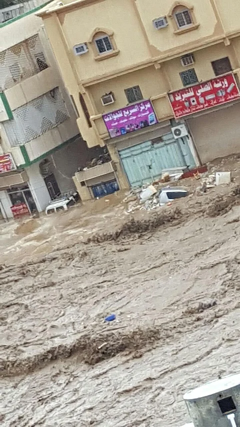 رئيس بلدية الداير: أمير جازان سمح لأصحاب المحال بالبقاء في الوادي بشروط