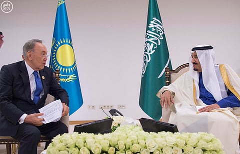 قمة إسطنبول.. الملك يلتقي رئيس كازاخستان وسلطان بروناي