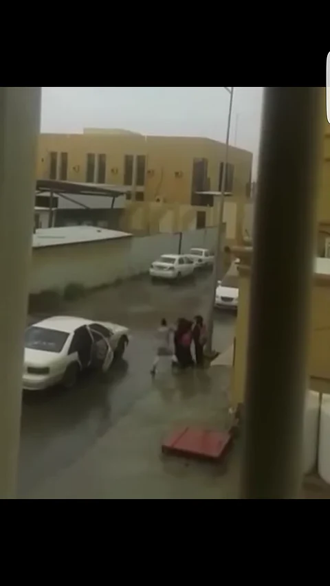 تداول فيديو لشاب يعتدي بوحشية على فتاة باﻷحساء