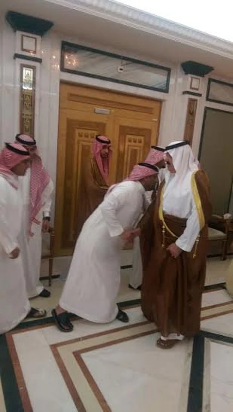 "متعب بن عبدالله" يغادر المستشفى بعد إجراء عملية جراحية ناجحة