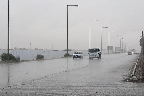 بالصور.. أمطار متوسطة وغزيرة على الحوية بالطائف