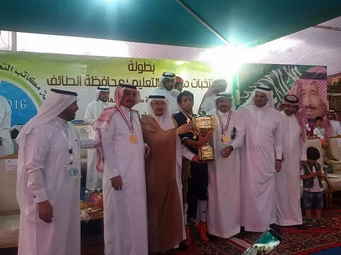 "الشمراني" يتوج فريق شرق الطائف في بطولة منتخبات مكاتب التعليم