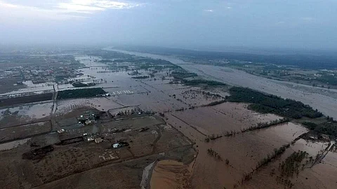 محافظ الخرمة يقف على أمطار "الغريف" والدفاع المدني يباشر إيواء عائلتين