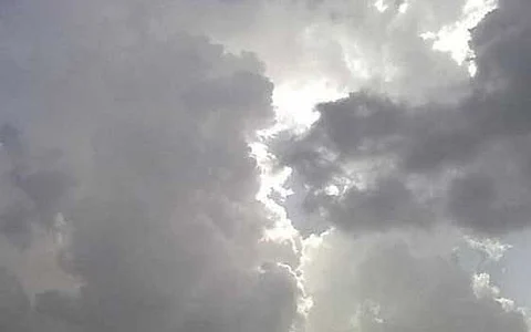 "الإنذار المبكّر": أمطارٌ رعديّة غزيرة على العيص وما جاورها تدوم لـ 6 مساءً